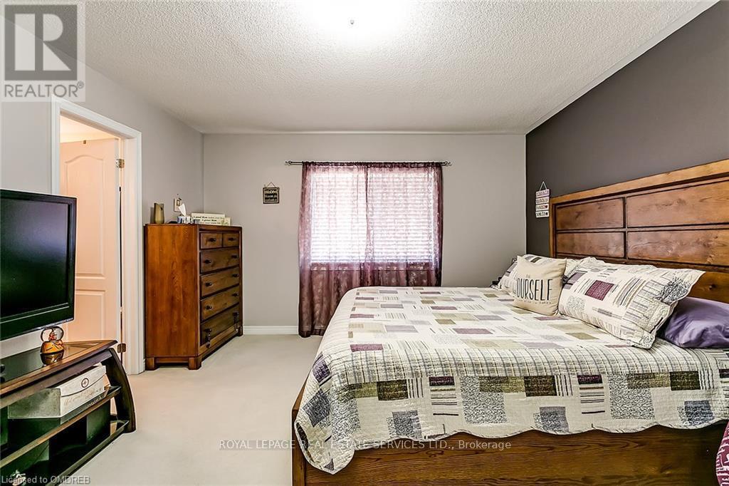 












2464 QUETICO CRESCENT

,
Oakville,




Ontario
L6M0R4

