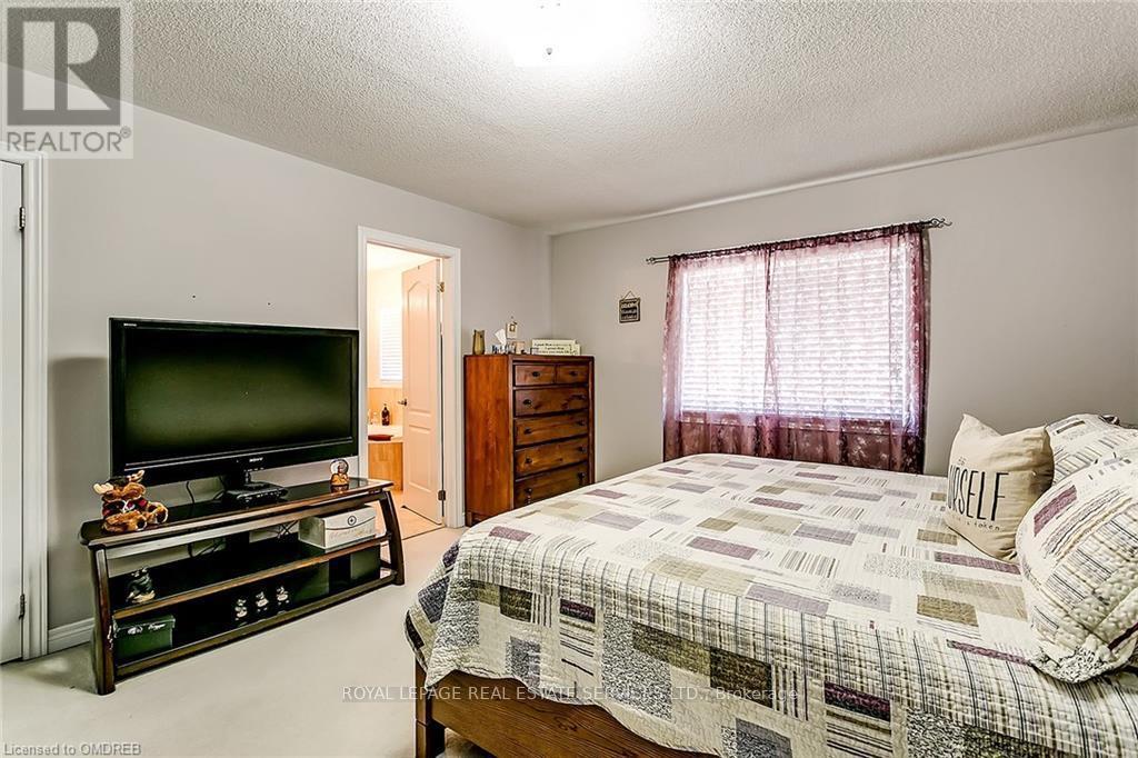 












2464 QUETICO CRESCENT

,
Oakville,




Ontario
L6M0R4

