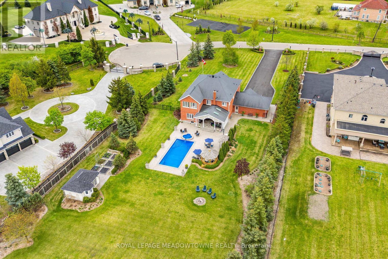 












12 EVERGLADE DRIVE

,
Brampton,




Ontario
L6P0R2

