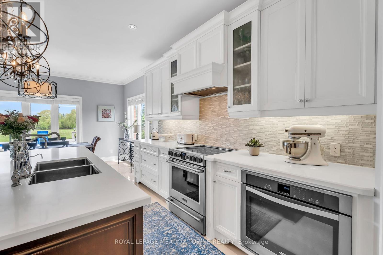 












12 EVERGLADE DRIVE

,
Brampton,




Ontario
L6P0R2

