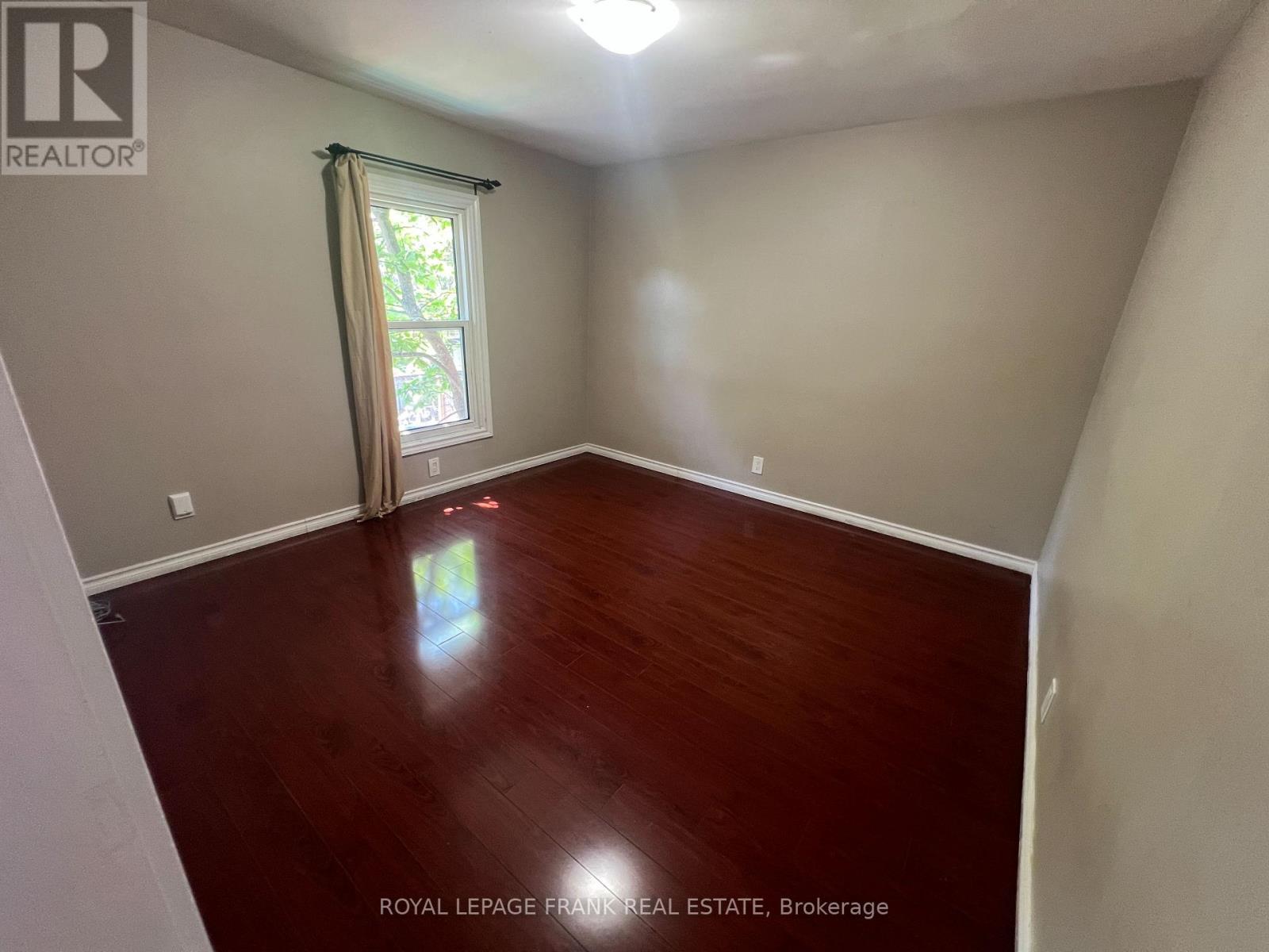 












1 - 574 SIMCOE STREET N

,
Oshawa (O'Neill),




Ontario
L1G4V3

