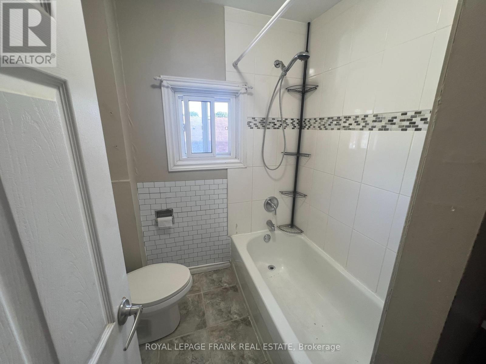 












1 - 574 SIMCOE STREET N

,
Oshawa (O'Neill),




Ontario
L1G4V3

