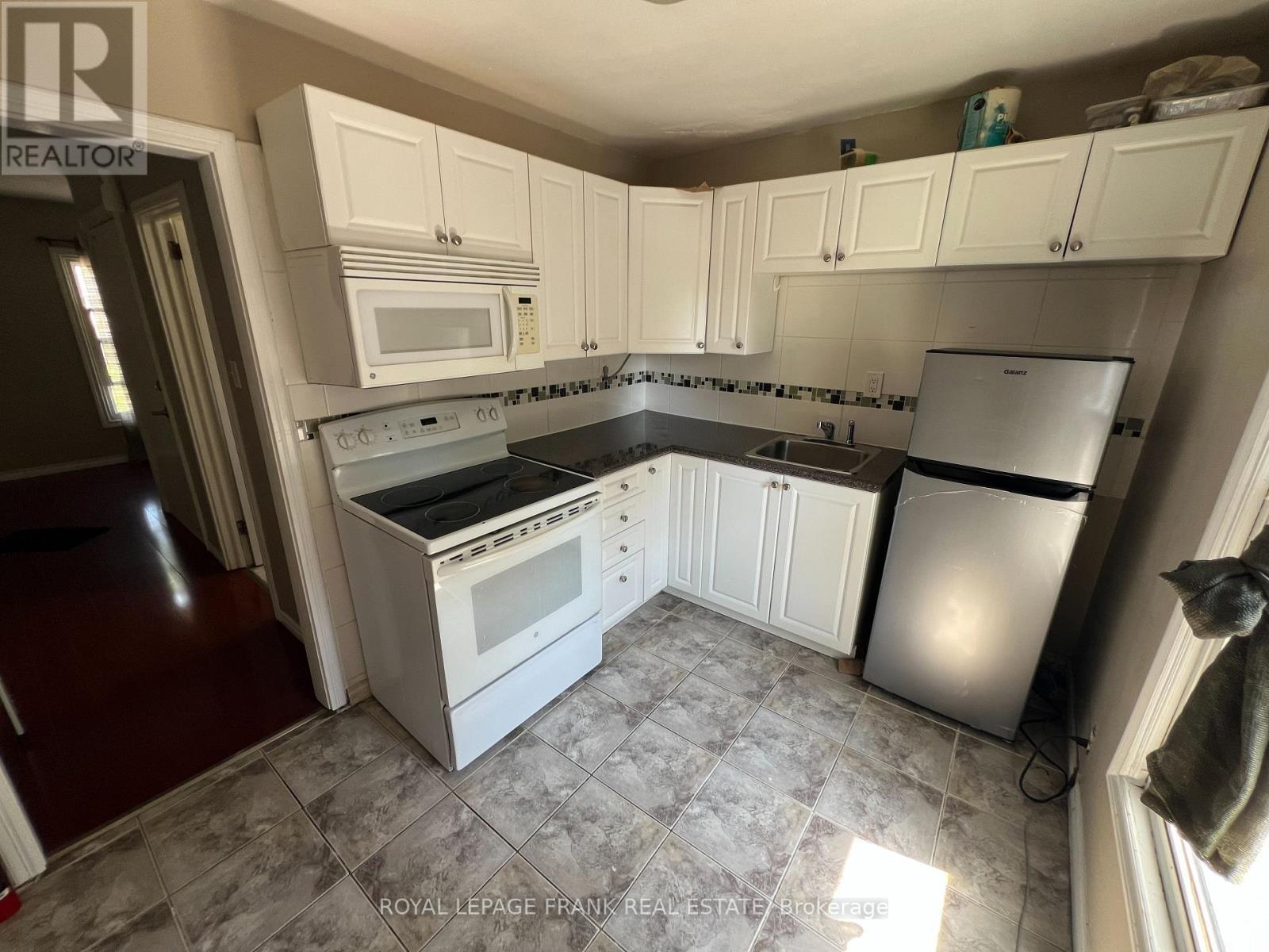 












1 - 574 SIMCOE STREET N

,
Oshawa (O'Neill),




Ontario
L1G4V3

