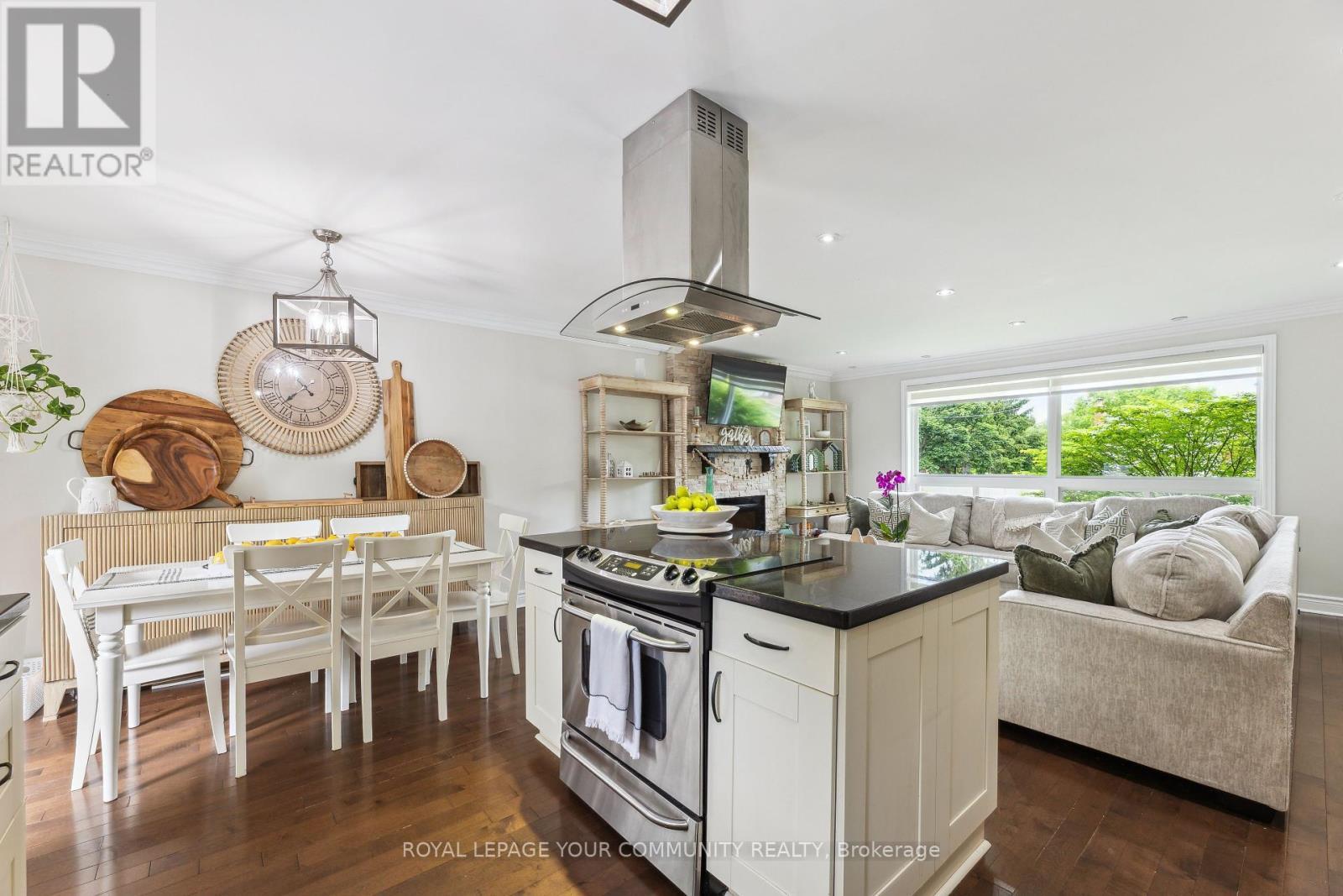 












1094 SOMERVILLE STREET

,
Oshawa,




Ontario
L1G4K5

