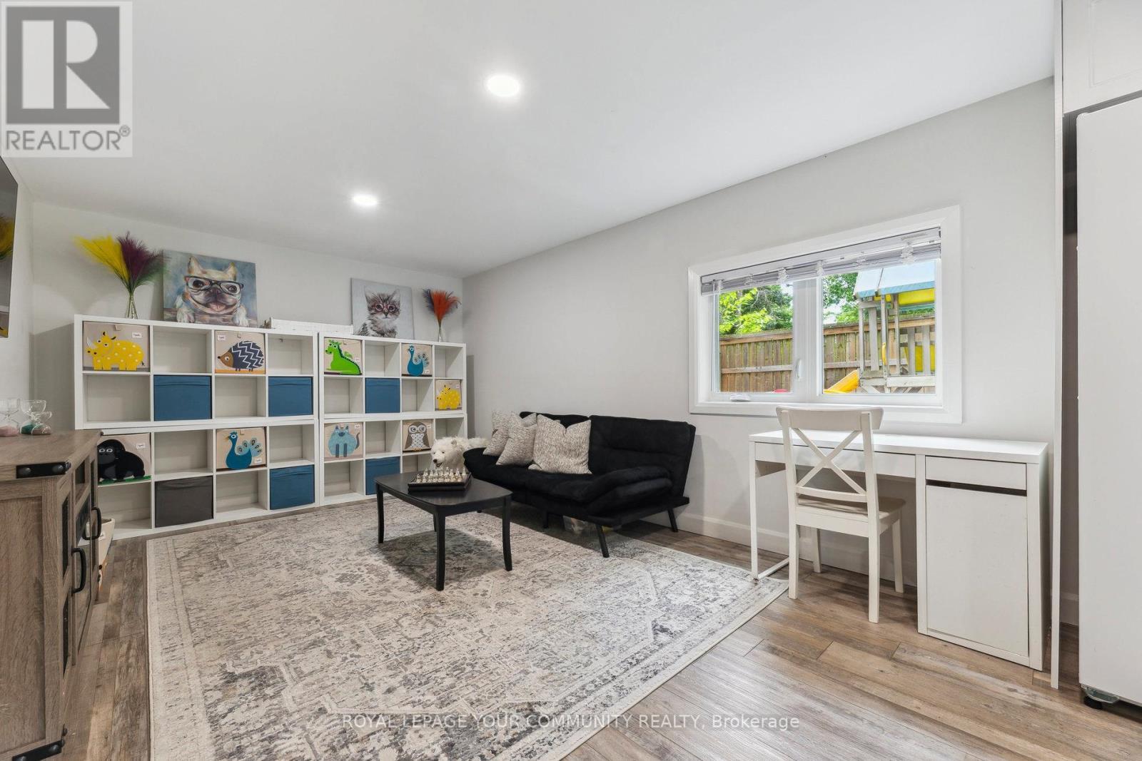 












1094 SOMERVILLE STREET

,
Oshawa,




Ontario
L1G4K5


