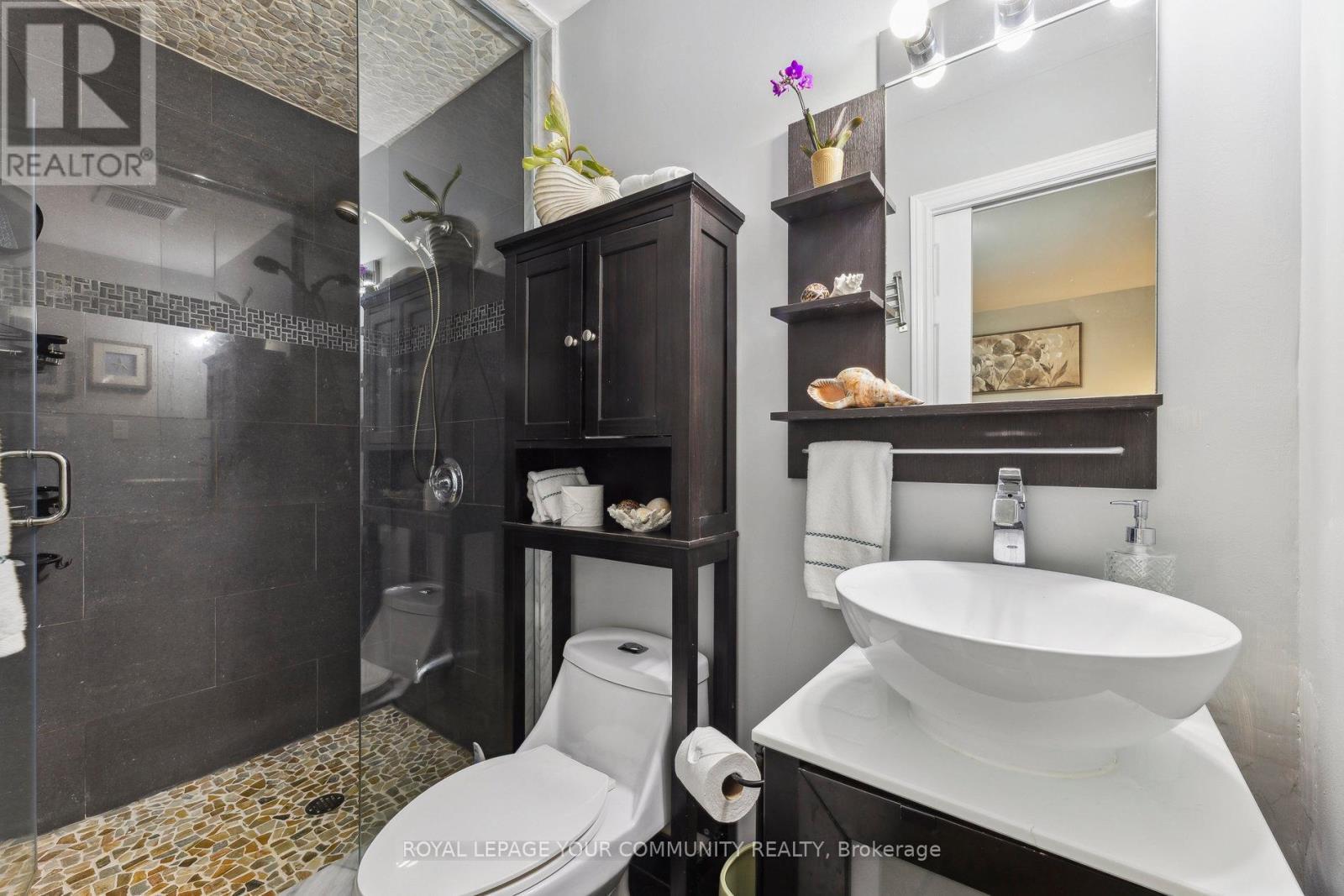 












1094 SOMERVILLE STREET

,
Oshawa,




Ontario
L1G4K5

