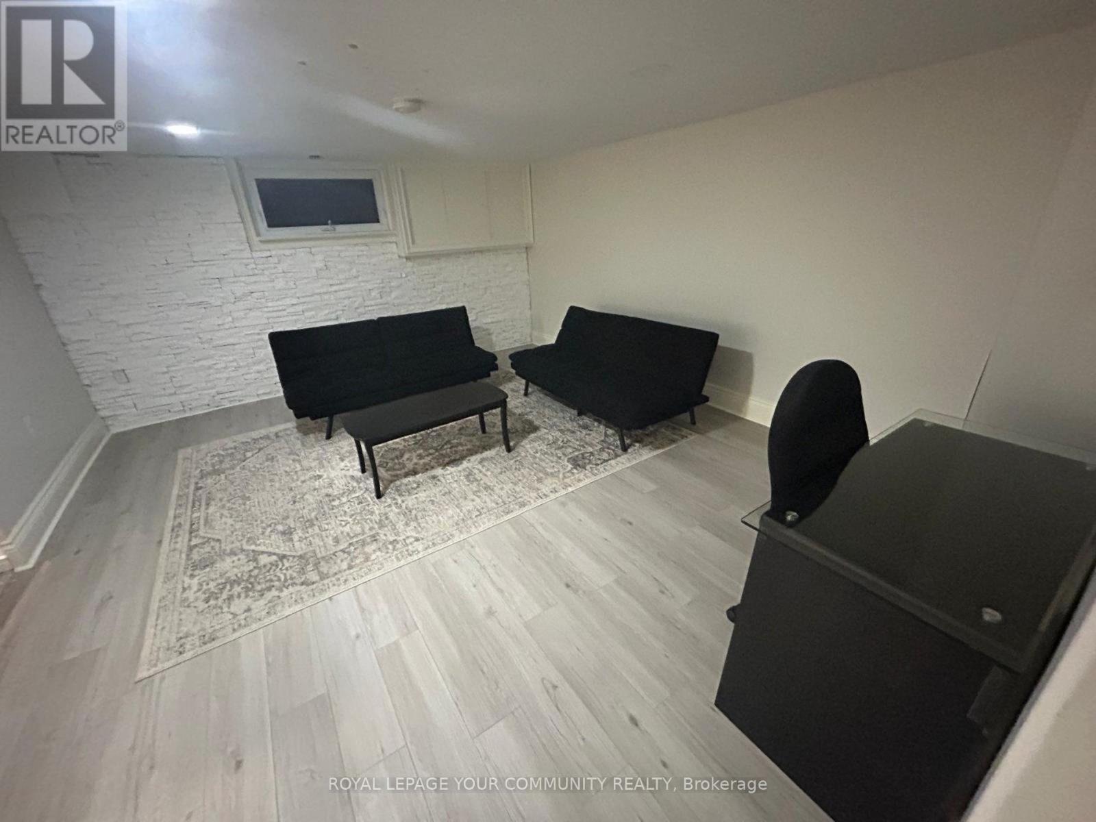 












1094 SOMERVILLE STREET

,
Oshawa,




Ontario
L1G4K5

