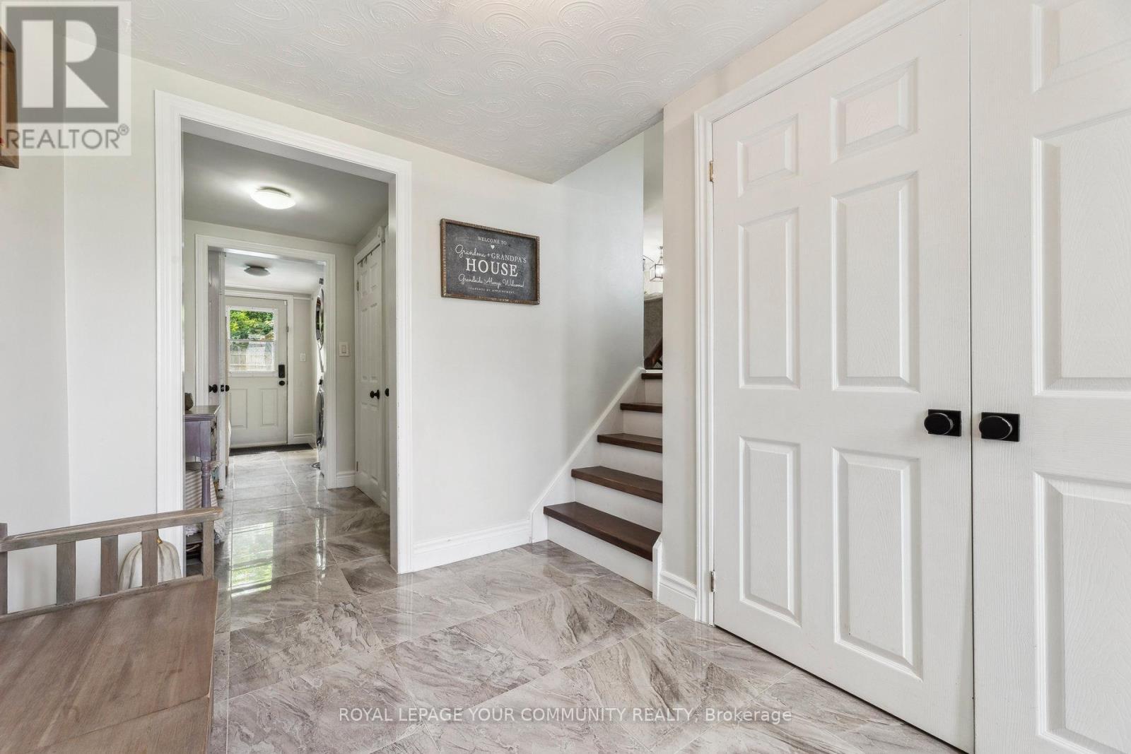 












1094 SOMERVILLE STREET

,
Oshawa,




Ontario
L1G4K5

