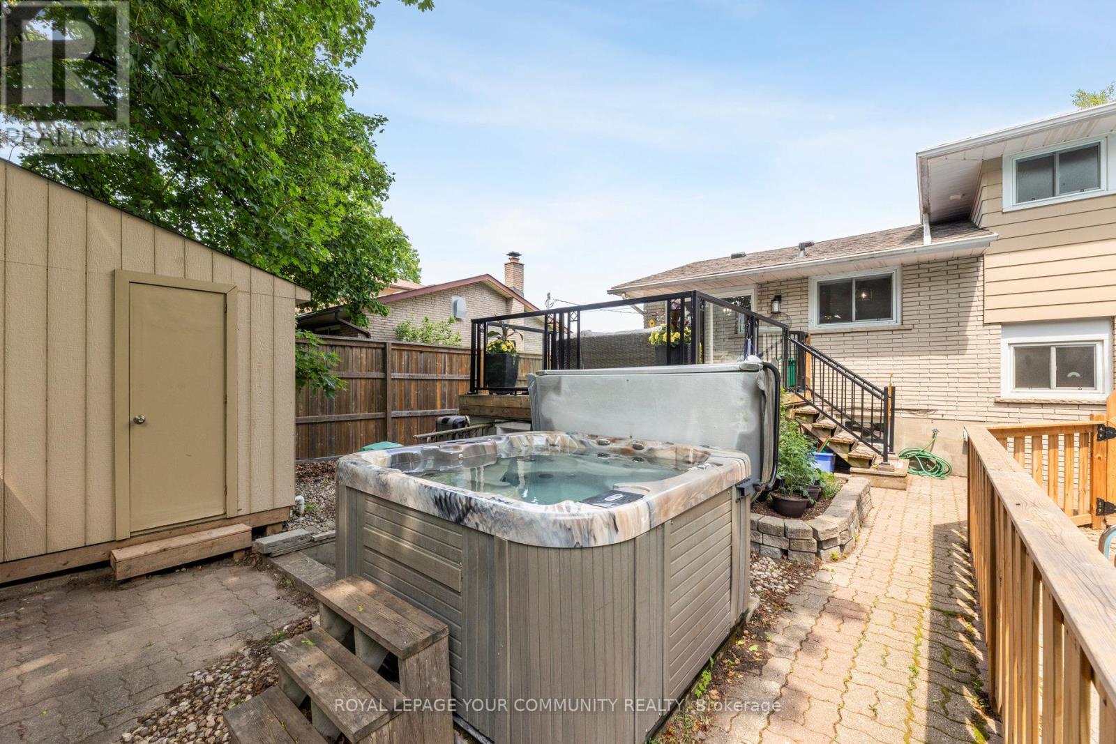 












1094 SOMERVILLE STREET

,
Oshawa,




Ontario
L1G4K5

