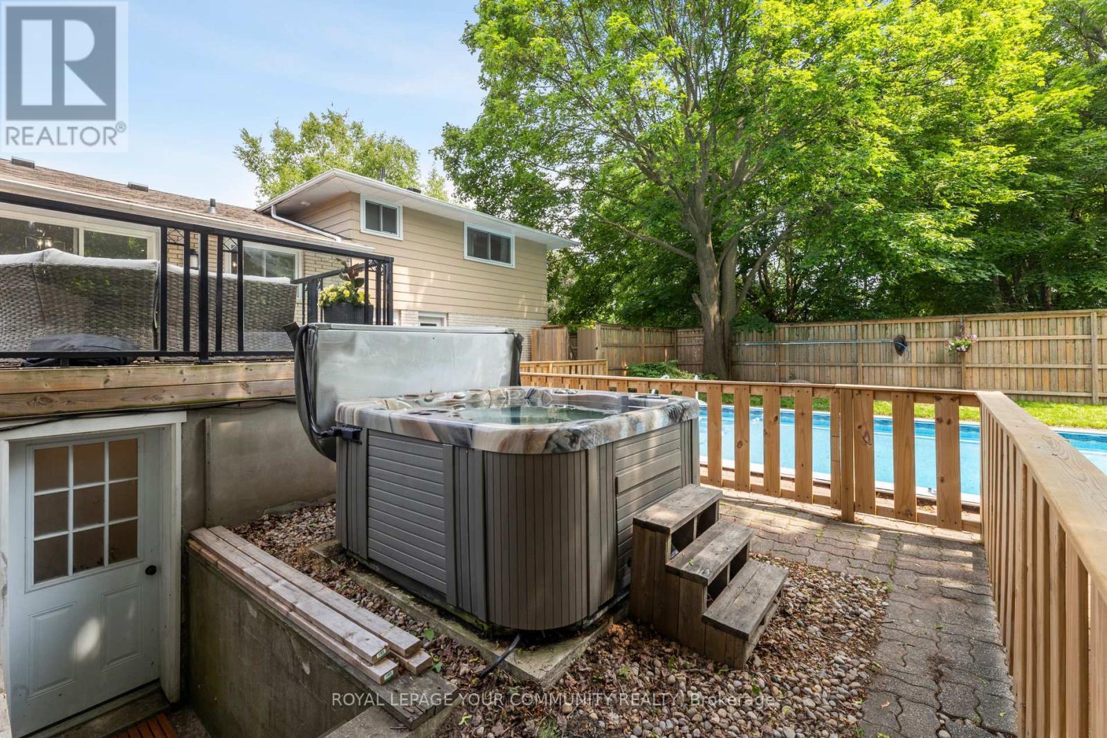












1094 SOMERVILLE STREET

,
Oshawa,




Ontario
L1G4K5

