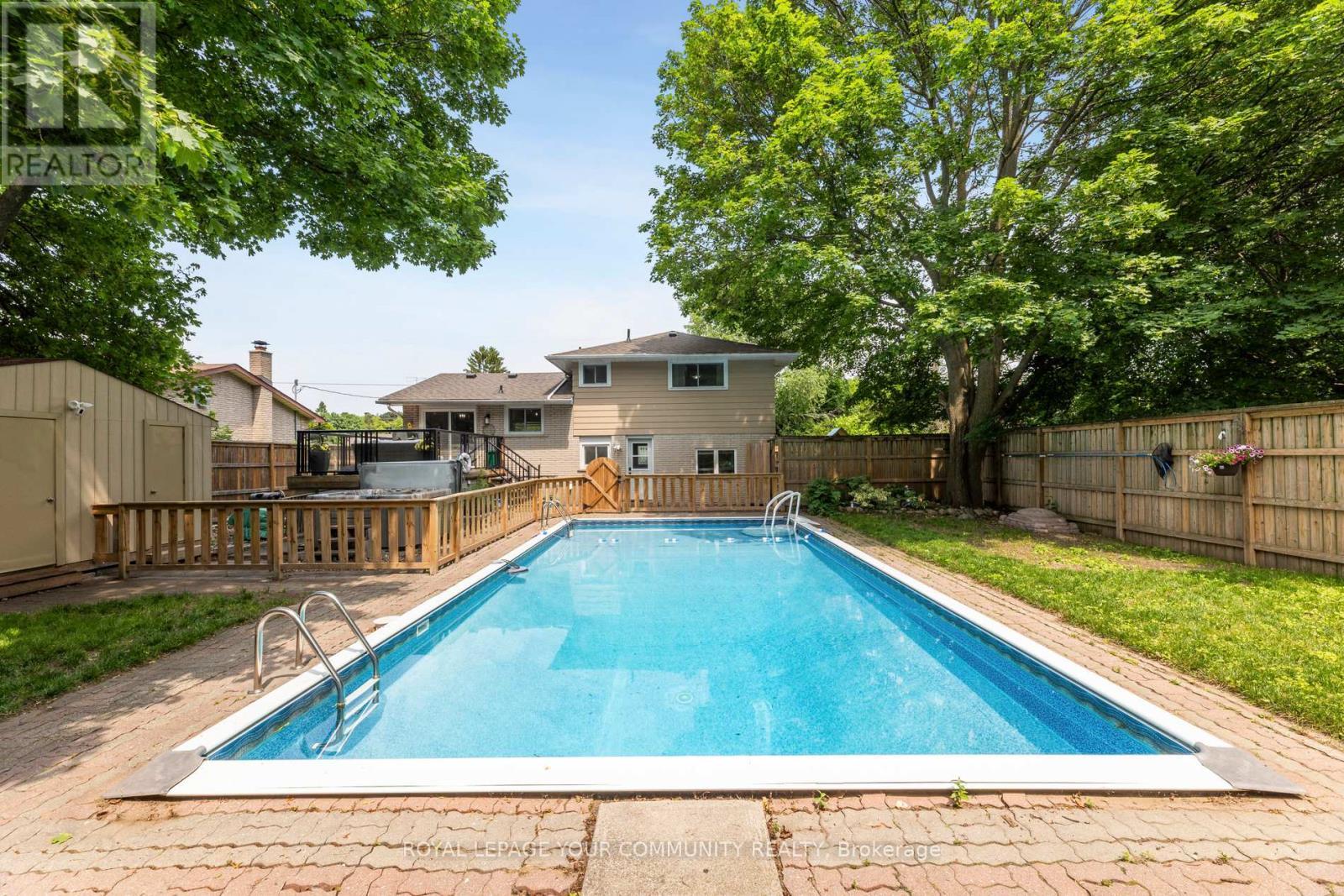 












1094 SOMERVILLE STREET

,
Oshawa,




Ontario
L1G4K5

