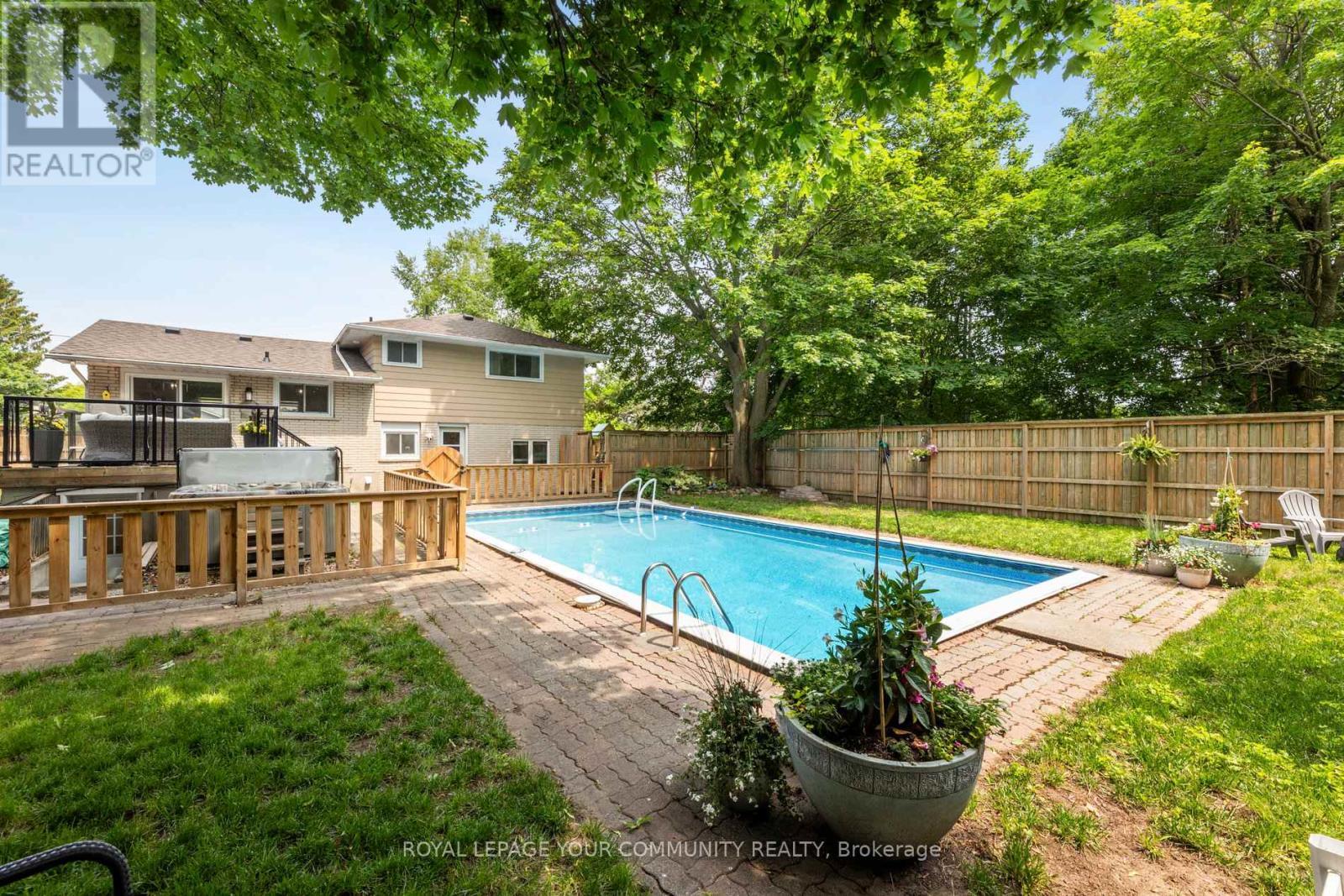












1094 SOMERVILLE STREET

,
Oshawa,




Ontario
L1G4K5

