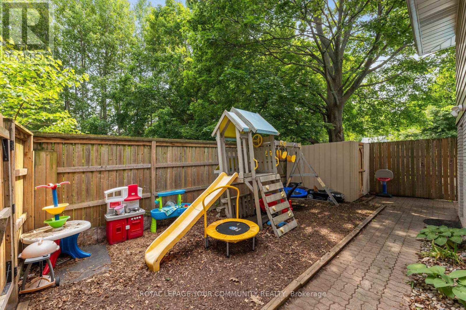 












1094 SOMERVILLE STREET

,
Oshawa,




Ontario
L1G4K5

