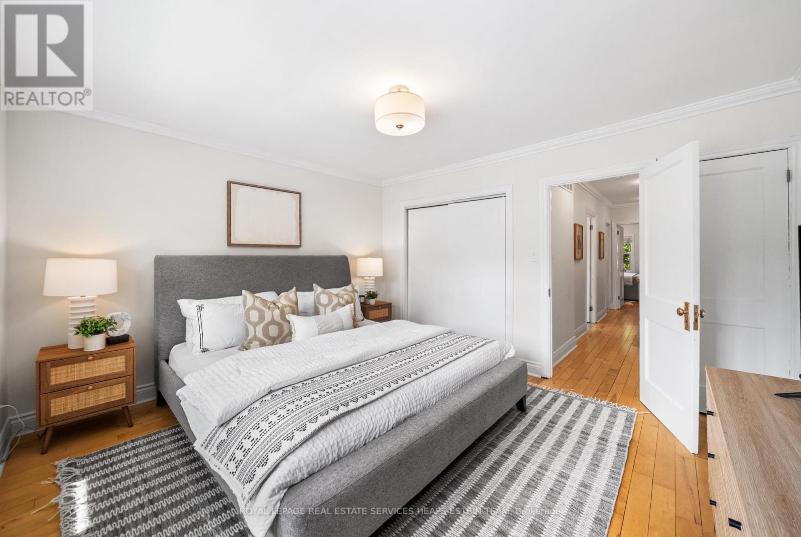 












284 BROADWAY AVENUE

,
Toronto,




Ontario
M4P1W3

