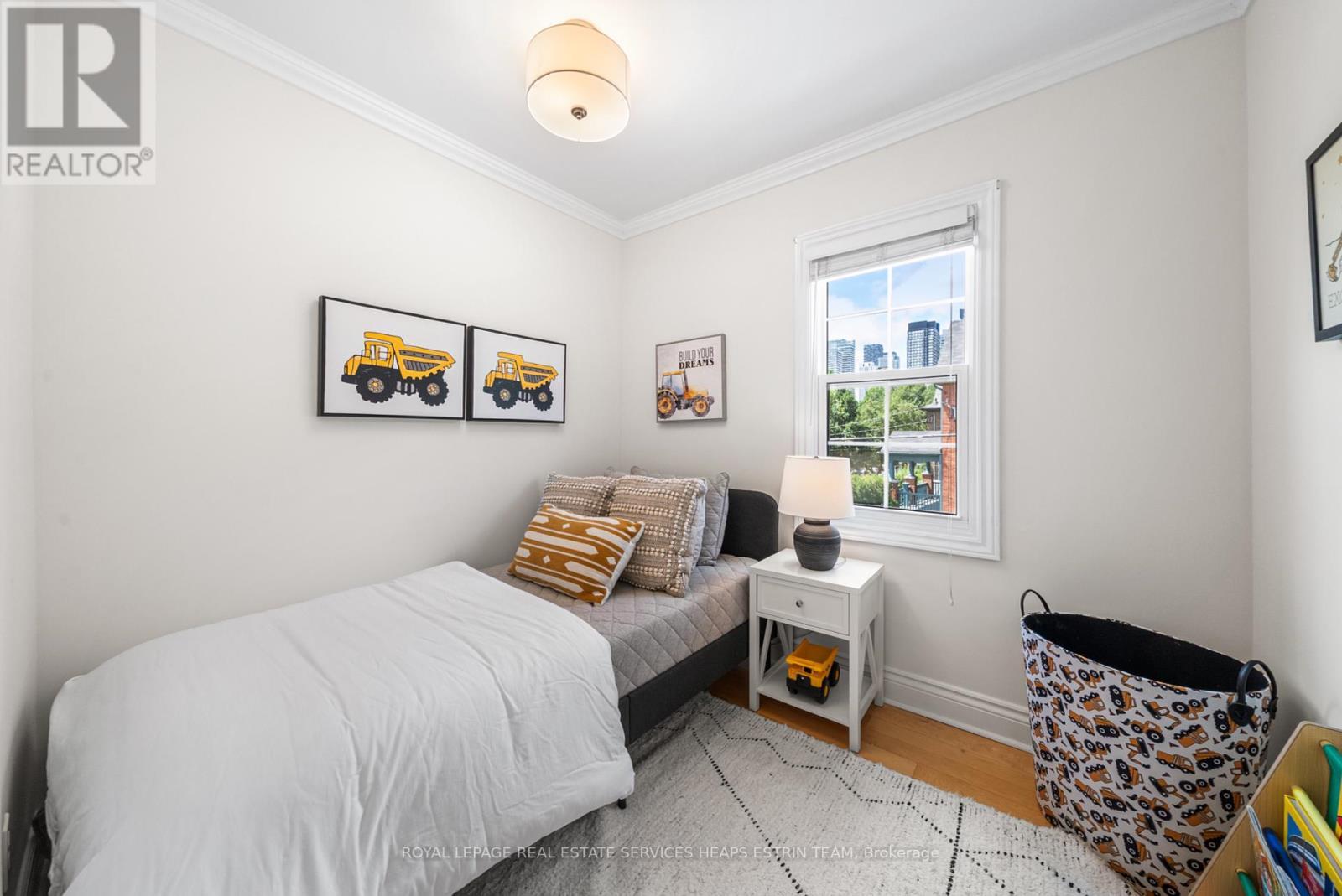 












284 BROADWAY AVENUE

,
Toronto,




Ontario
M4P1W3

