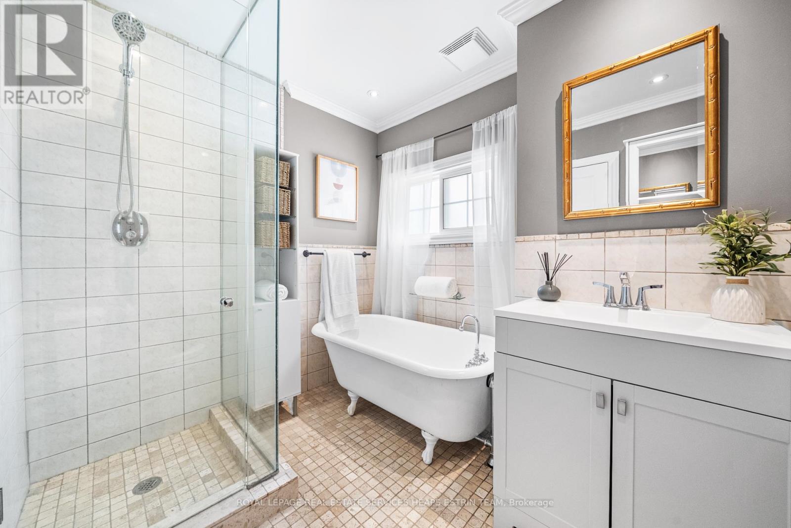 












284 BROADWAY AVENUE

,
Toronto,




Ontario
M4P1W3

