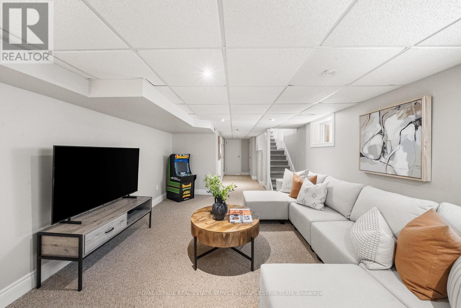 












284 BROADWAY AVENUE

,
Toronto,




Ontario
M4P1W3

