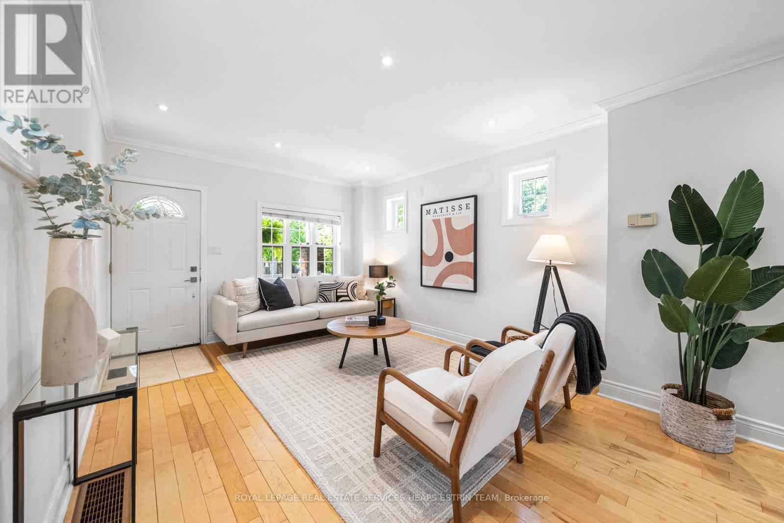 












284 BROADWAY AVENUE

,
Toronto,




Ontario
M4P1W3

