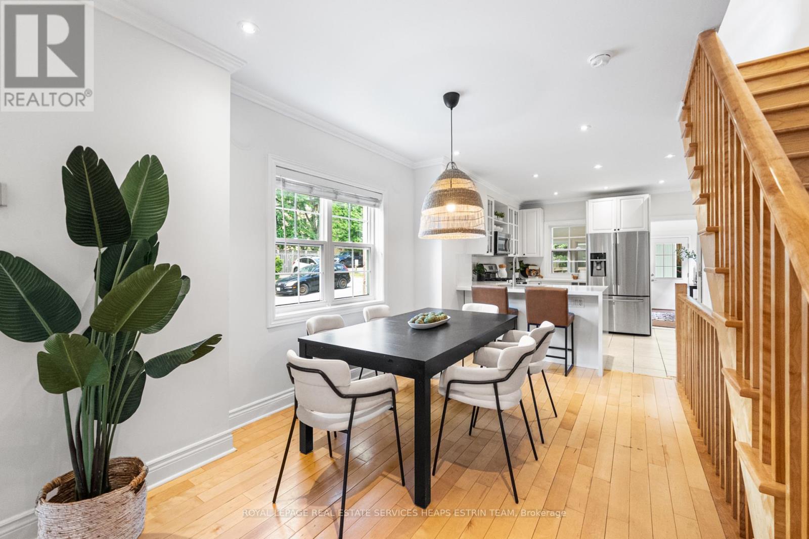 












284 BROADWAY AVENUE

,
Toronto,




Ontario
M4P1W3

