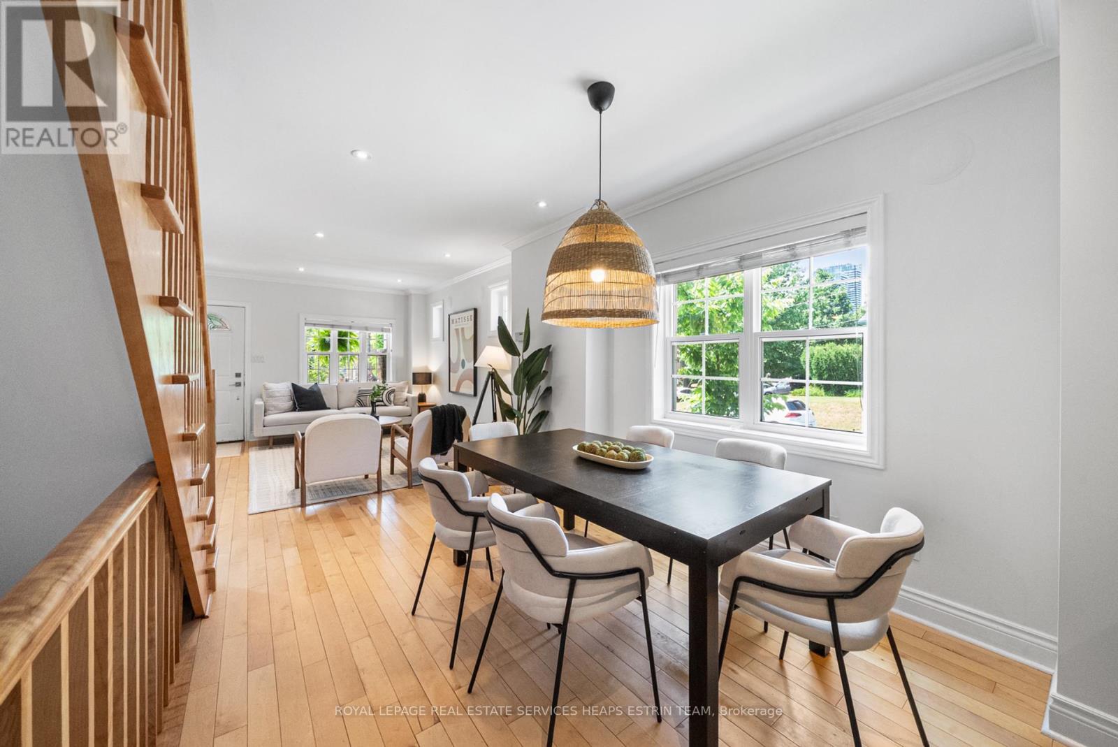 












284 BROADWAY AVENUE

,
Toronto,




Ontario
M4P1W3


