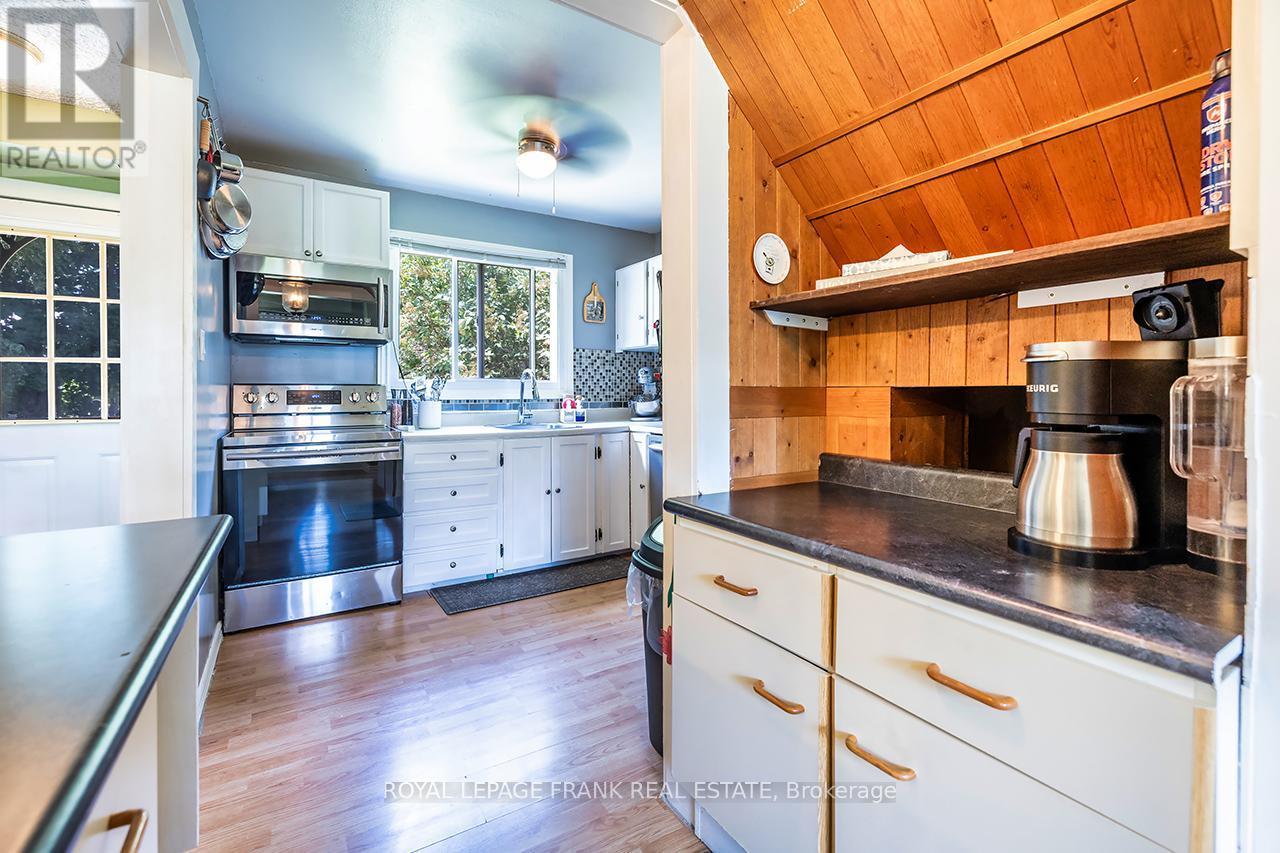 












16 SHELLEY DRIVE

,
Kawartha Lakes (Mariposa),




Ontario
K0M2C0

