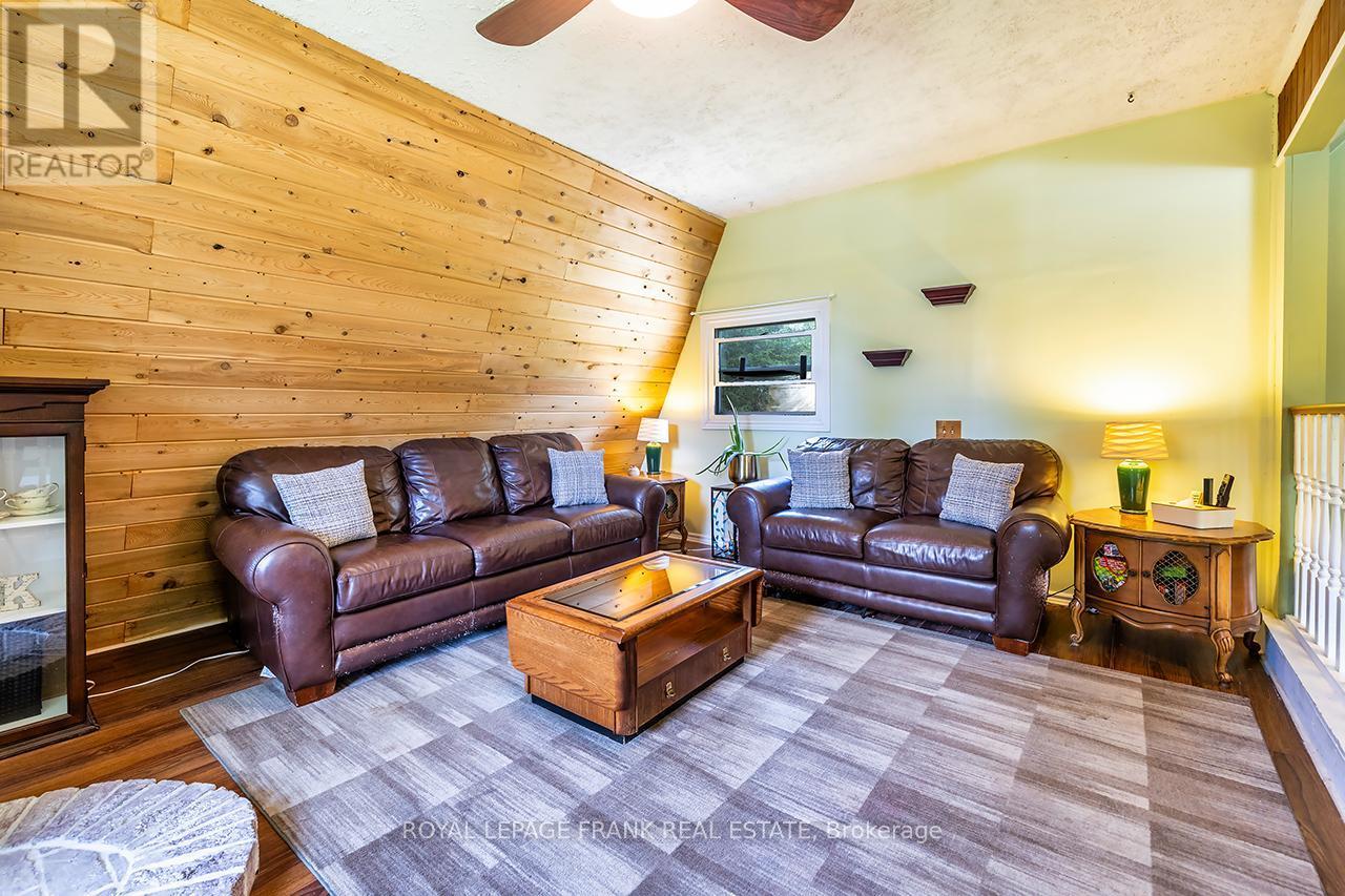












16 SHELLEY DRIVE

,
Kawartha Lakes (Mariposa),




Ontario
K0M2C0

