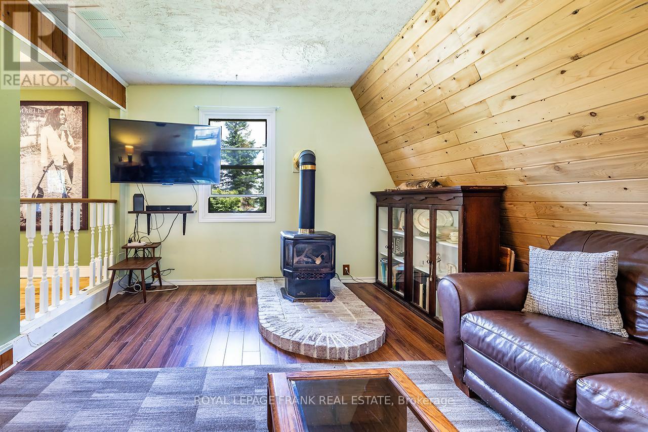 












16 SHELLEY DRIVE

,
Kawartha Lakes (Mariposa),




Ontario
K0M2C0

