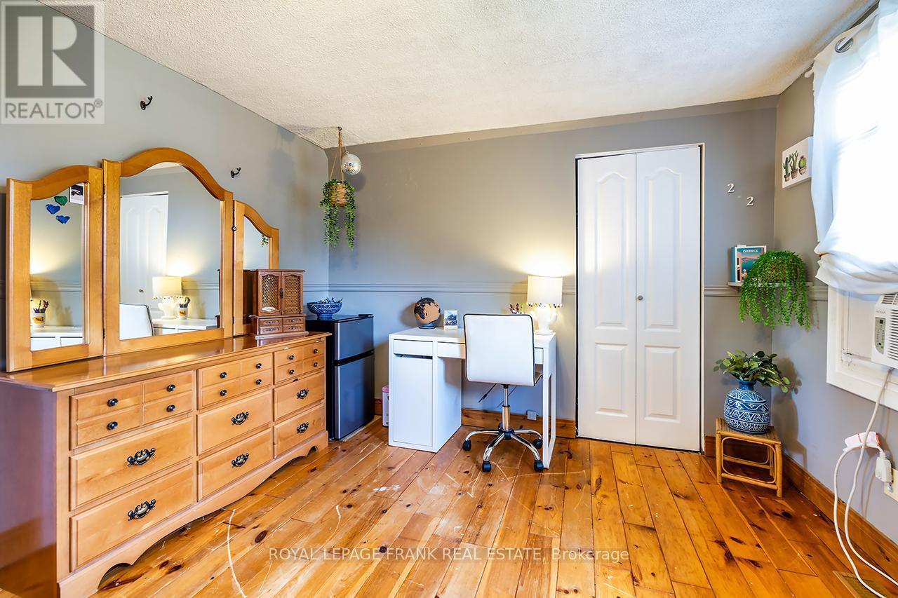 












16 SHELLEY DRIVE

,
Kawartha Lakes (Mariposa),




Ontario
K0M2C0

