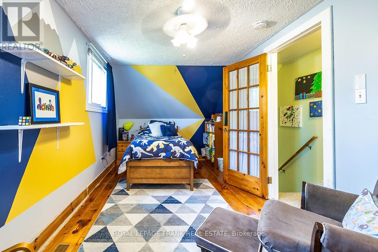 












16 SHELLEY DRIVE

,
Kawartha Lakes (Mariposa),




Ontario
K0M2C0

