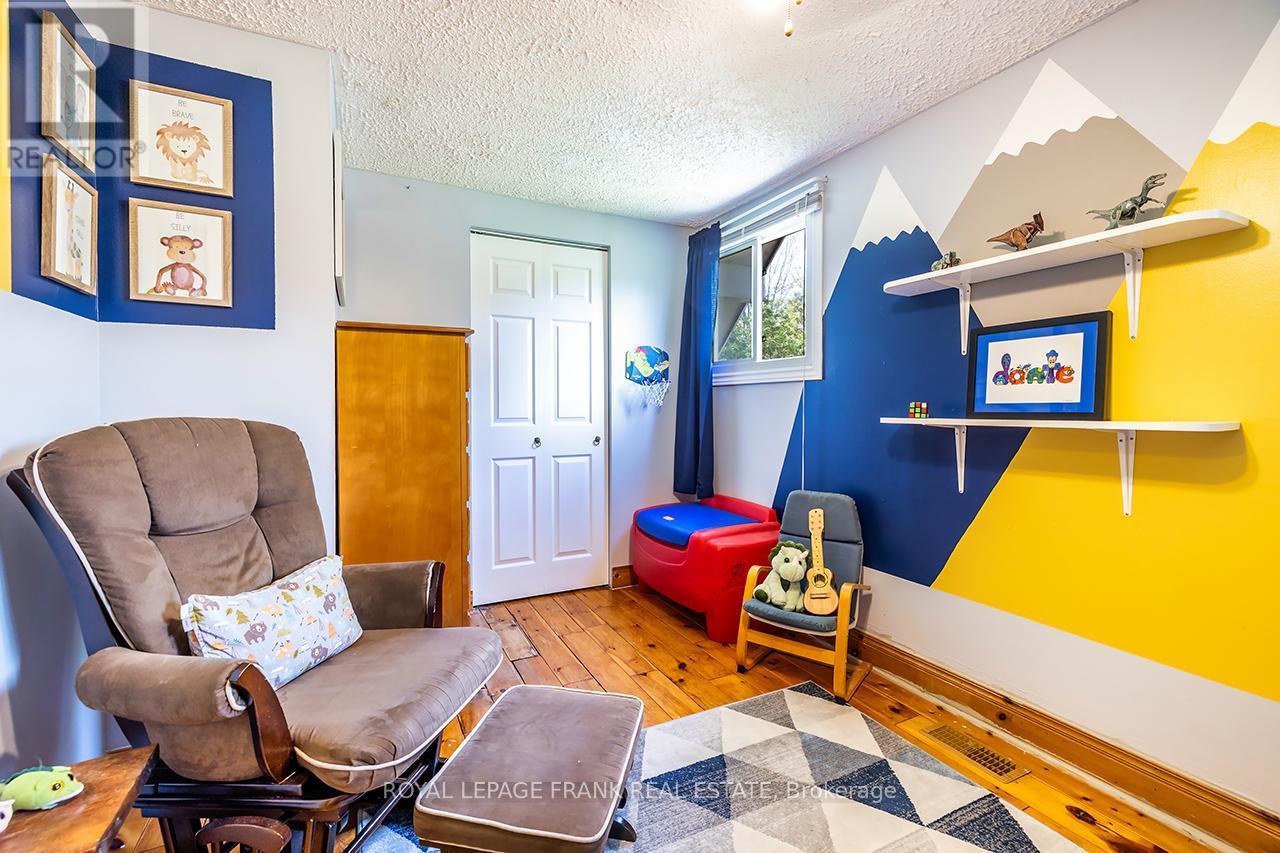 












16 SHELLEY DRIVE

,
Kawartha Lakes (Mariposa),




Ontario
K0M2C0

