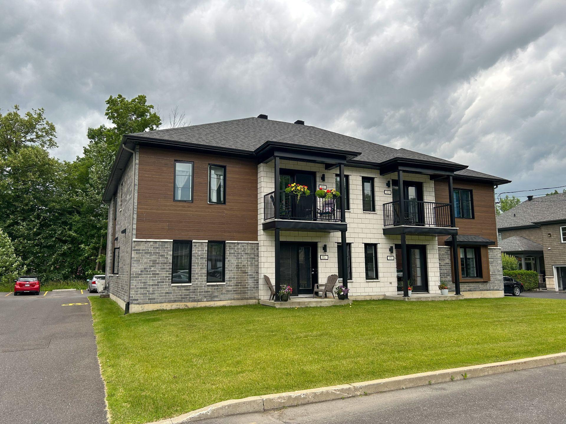 









1855

 - 1861


Av. du Marais-Ombragé

,
Drummondville,




QC
J2C0B5

