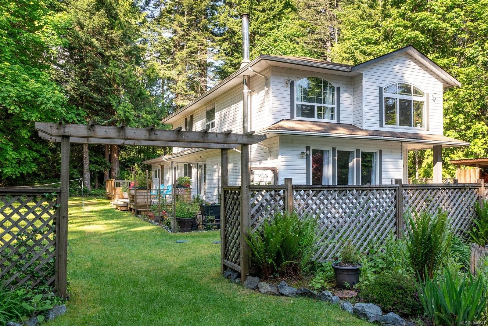 









4672


Thompson Clarke

Dr East,
Bowser,




BC
V0R 1G0

