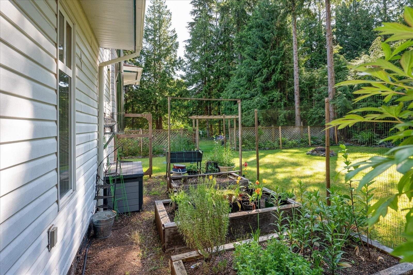 









4672


Thompson Clarke

Dr East,
Bowser,




BC
V0R 1G0

