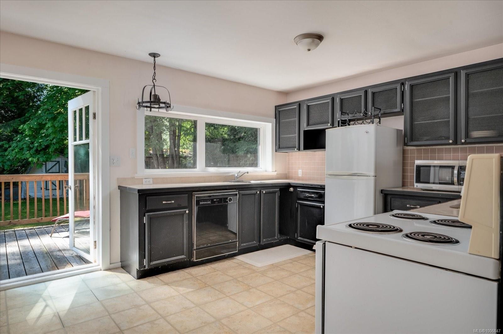 









4672


Thompson Clarke

Dr East,
Bowser,




BC
V0R 1G0

