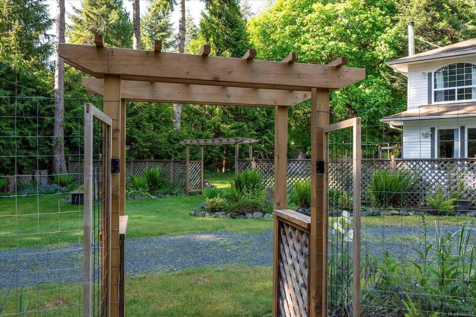 









4672


Thompson Clarke

Dr East,
Bowser,




BC
V0R 1G0

