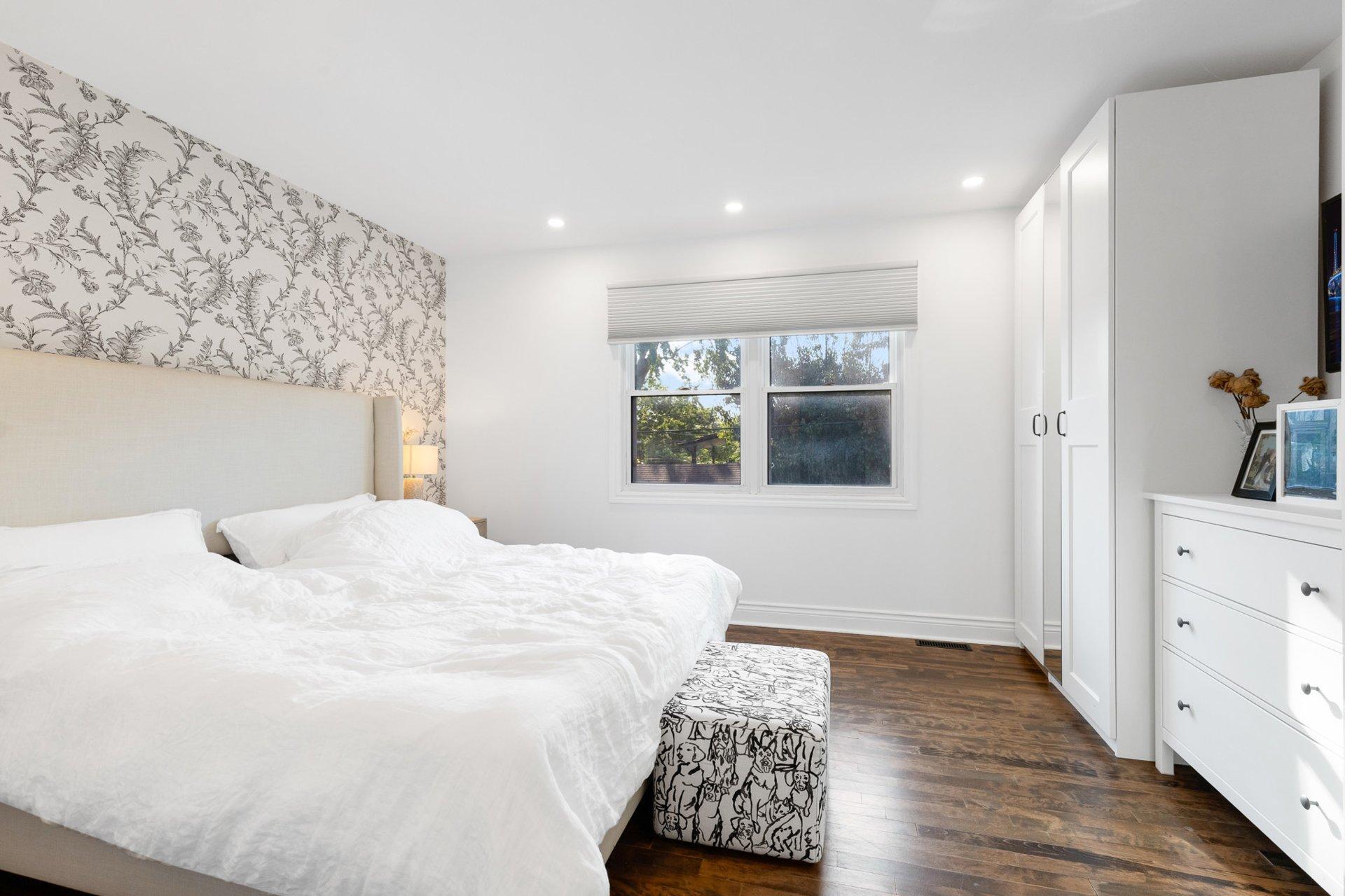 









8109


Ch. Edinburgh

,
Côte-Saint-Luc,




QC
H4X1B3

