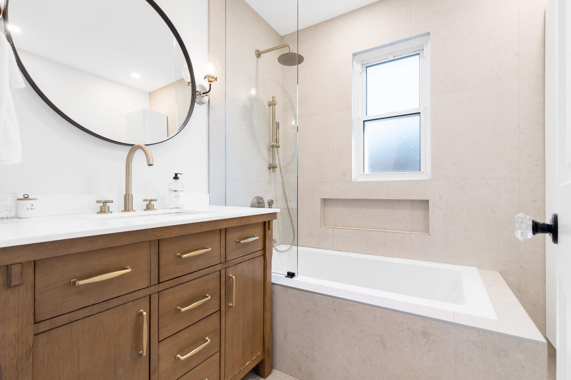 









8109


Ch. Edinburgh

,
Côte-Saint-Luc,




QC
H4X1B3

