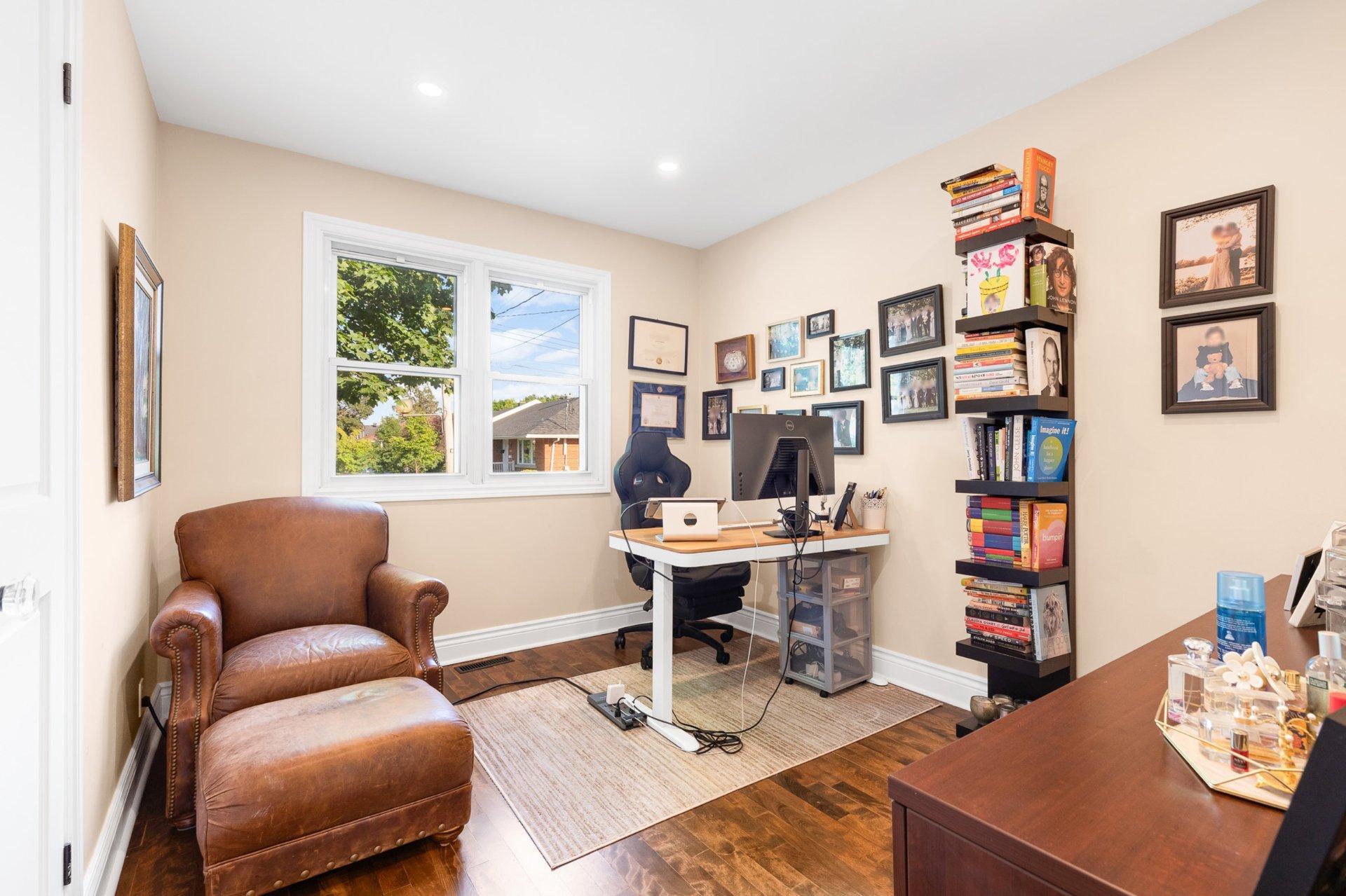 









8109


Ch. Edinburgh

,
Côte-Saint-Luc,




QC
H4X1B3

