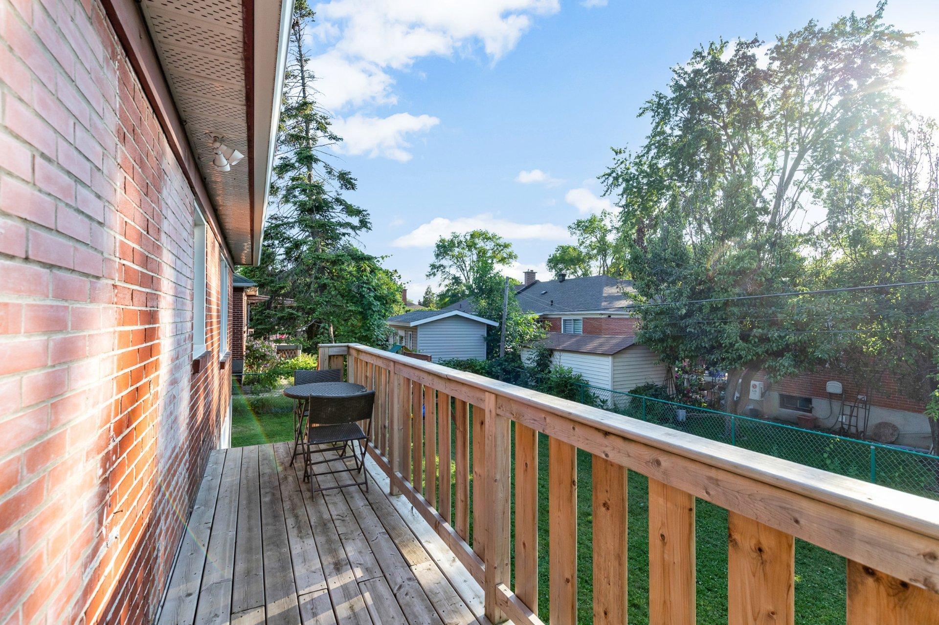 









8109


Ch. Edinburgh

,
Côte-Saint-Luc,




QC
H4X1B3

