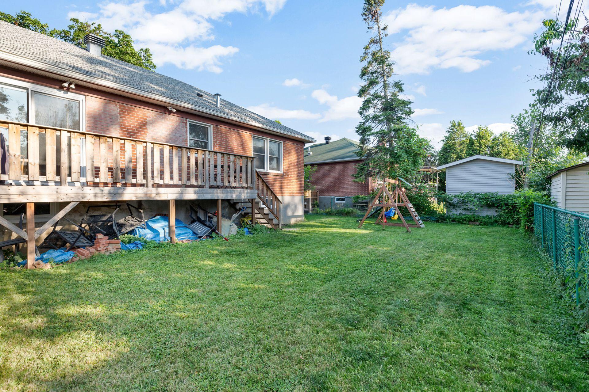 









8109


Ch. Edinburgh

,
Côte-Saint-Luc,




QC
H4X1B3

