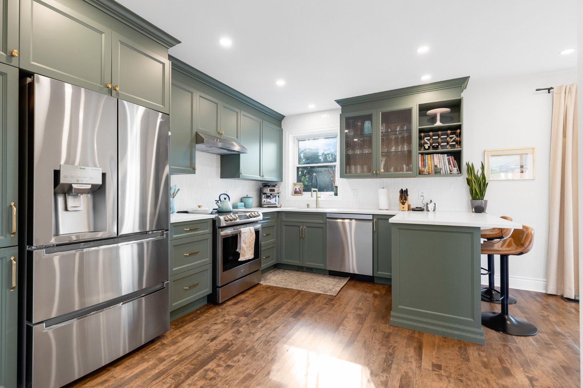 









8109


Ch. Edinburgh

,
Côte-Saint-Luc,




QC
H4X1B3

