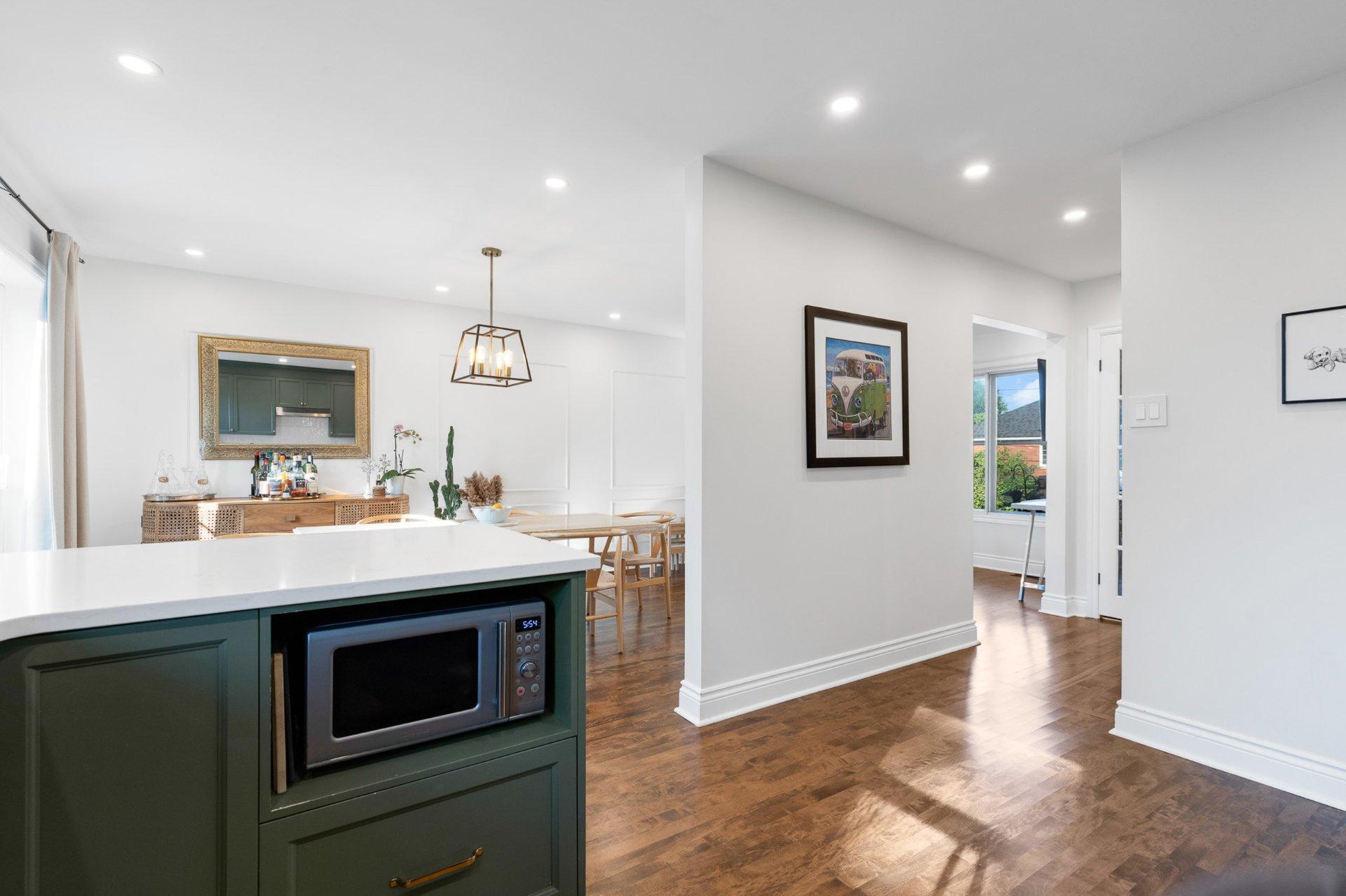 









8109


Ch. Edinburgh

,
Côte-Saint-Luc,




QC
H4X1B3

