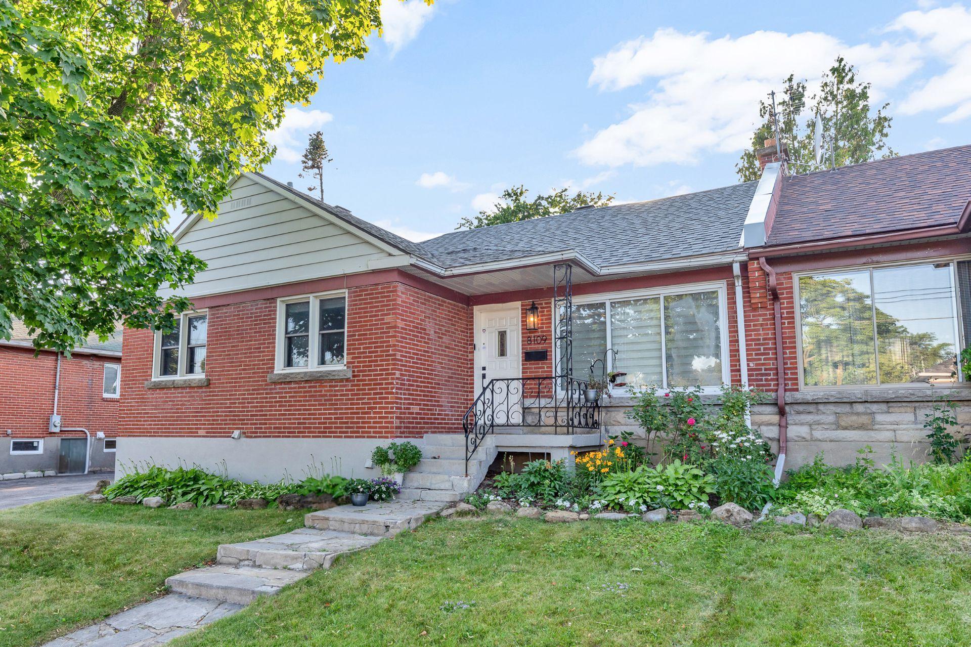 









8109


Ch. Edinburgh

,
Côte-Saint-Luc,




QC
H4X1B3

