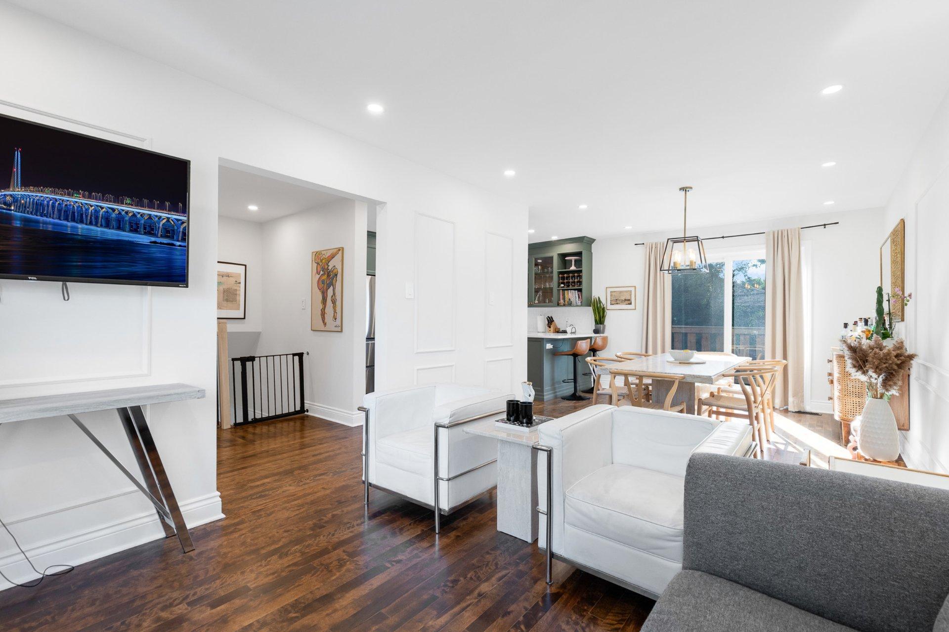 









8109


Ch. Edinburgh

,
Côte-Saint-Luc,




QC
H4X1B3

