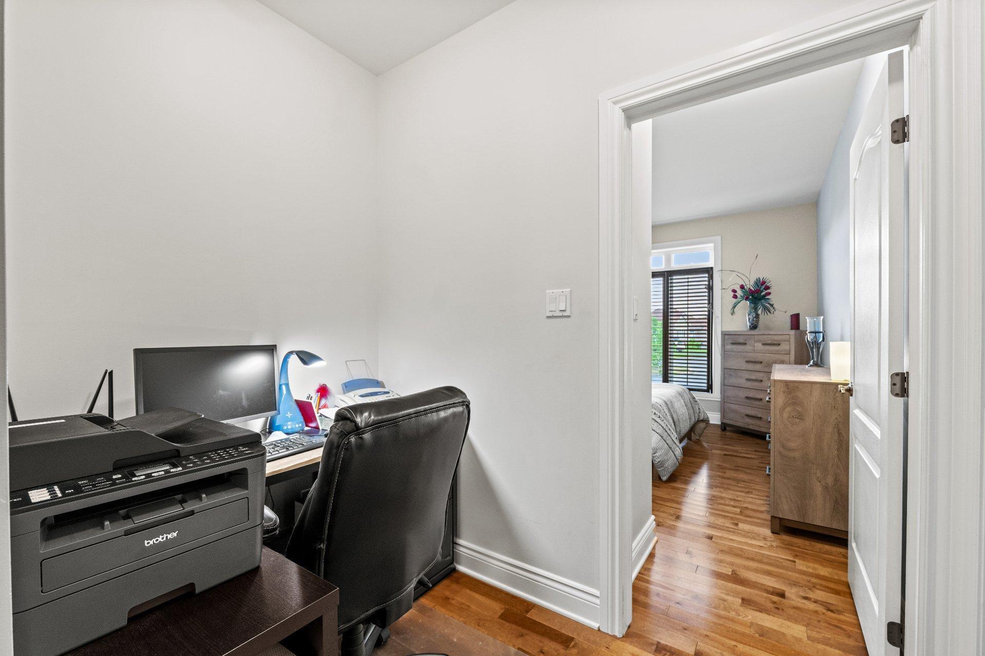 









198


Rue Brossard

,
Saint-Constant,




QC
J5A0B4

