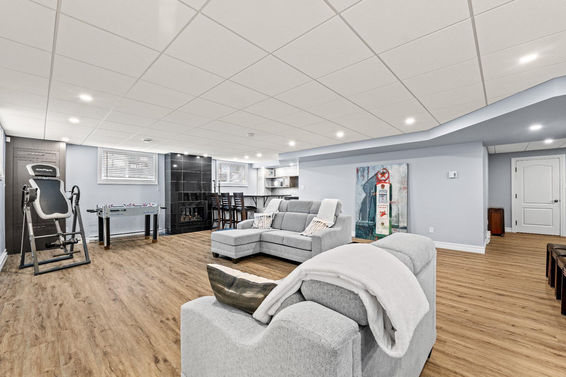 









198


Rue Brossard

,
Saint-Constant,




QC
J5A0B4

