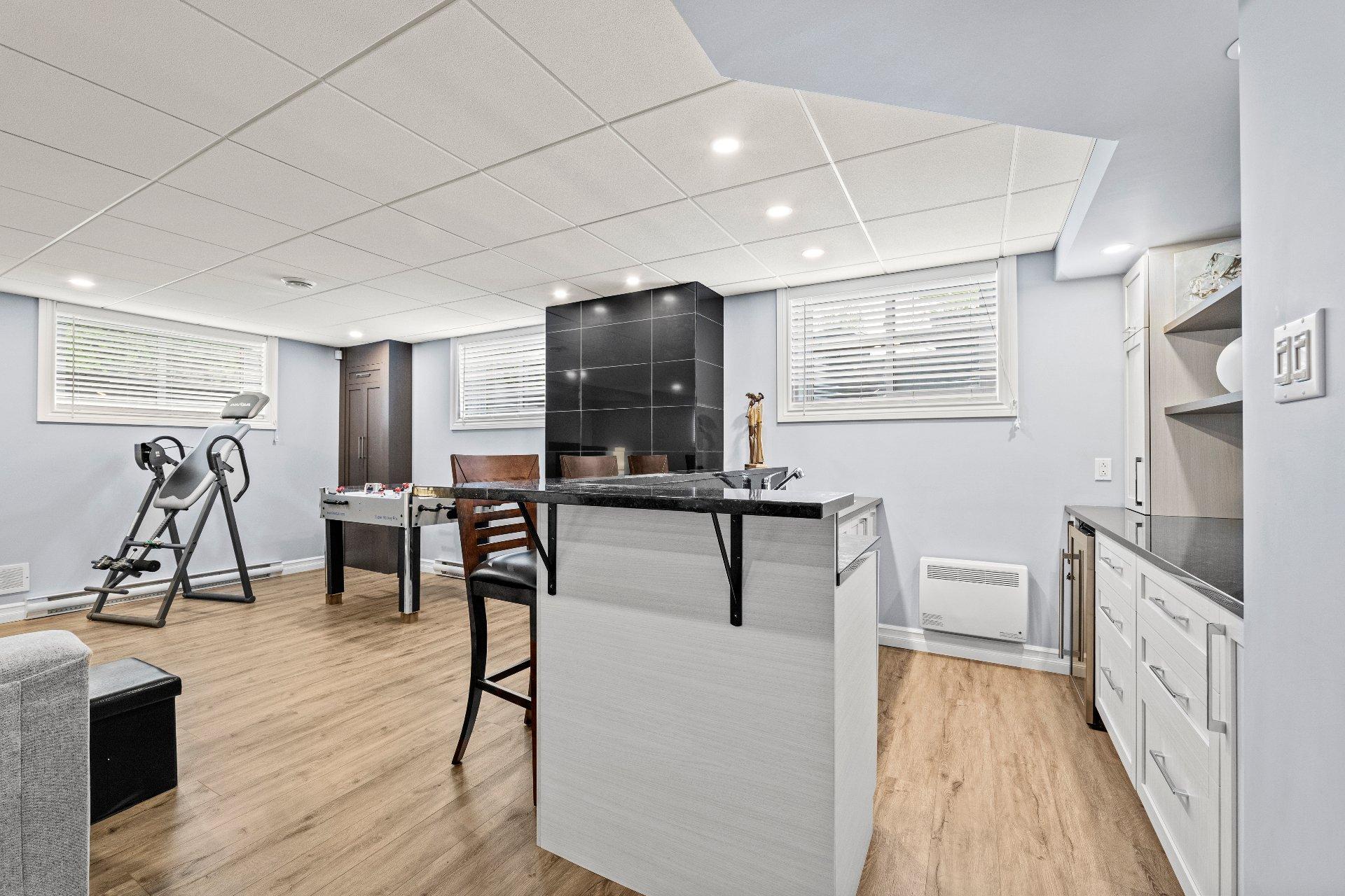 









198


Rue Brossard

,
Saint-Constant,




QC
J5A0B4

