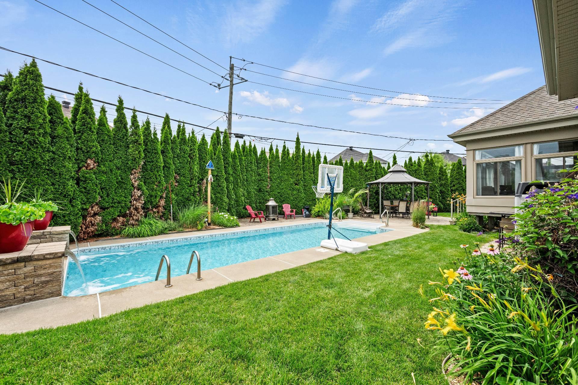 









198


Rue Brossard

,
Saint-Constant,




QC
J5A0B4

