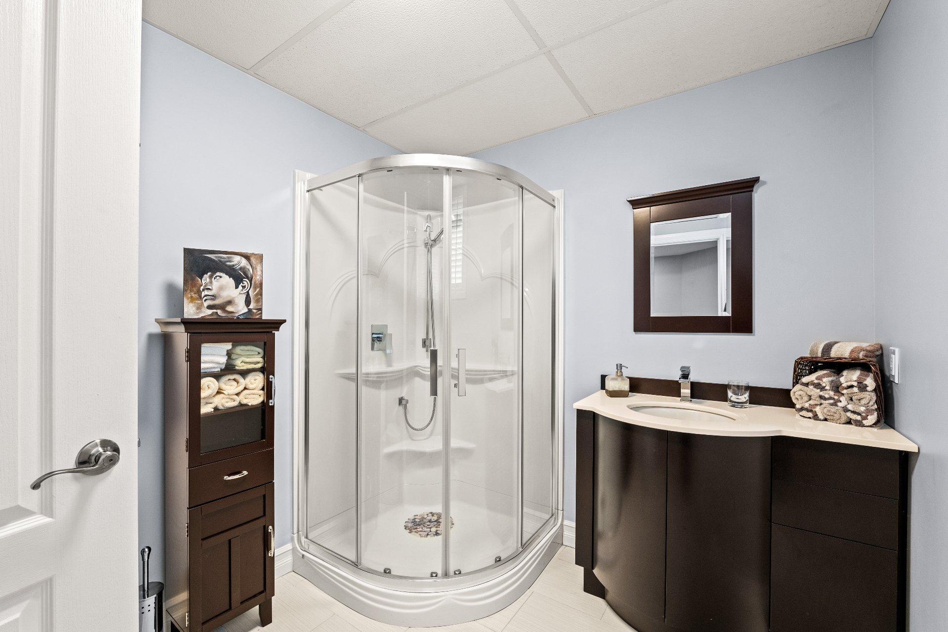 









198


Rue Brossard

,
Saint-Constant,




QC
J5A0B4

