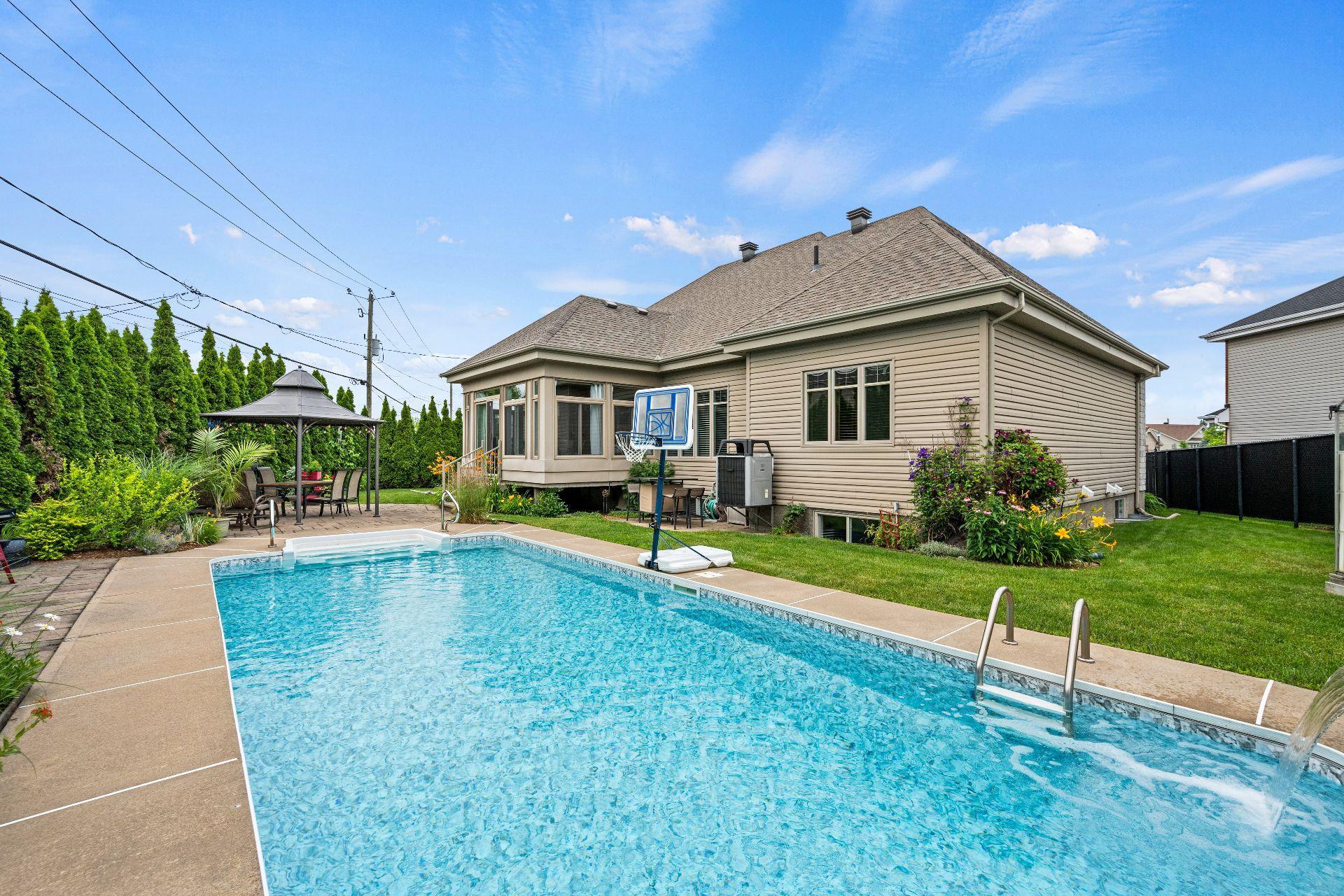 









198


Rue Brossard

,
Saint-Constant,




QC
J5A0B4

